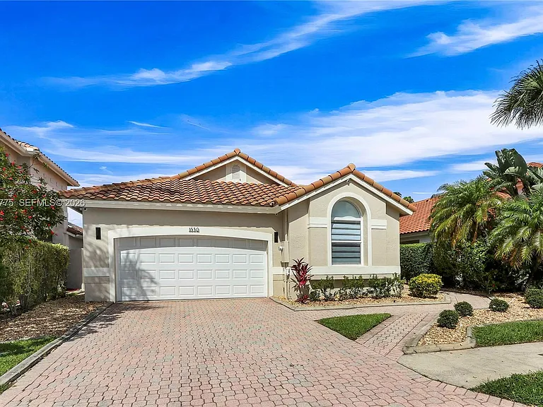 1530 Lacosta Dr W — Photo 1