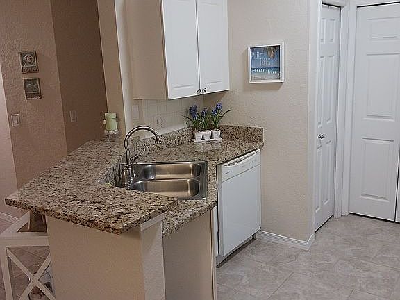 4th image of 5180 Northridge Rd Unit 104