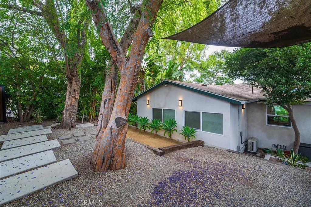 2 bed, 960 sqft, $4,995 — Photo 1