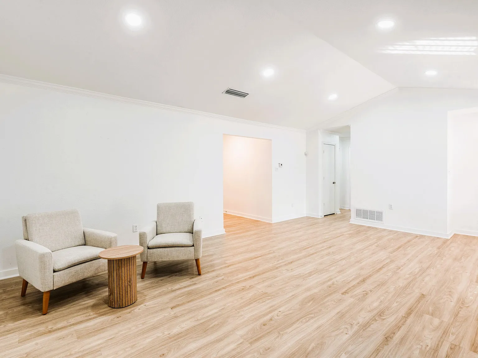 4 bed, 2.0 bath, 1950 sqft, $957 — Photo 3