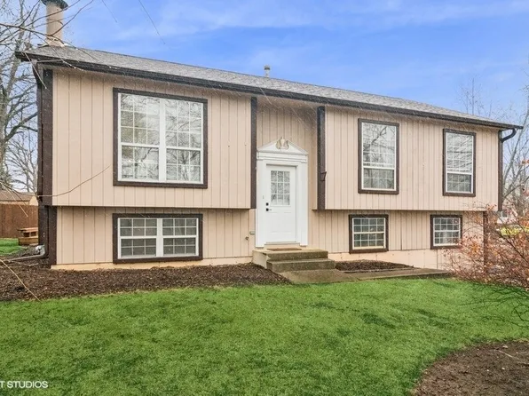 23726 N Overhill Dr, Lake Zurich, IL 60047