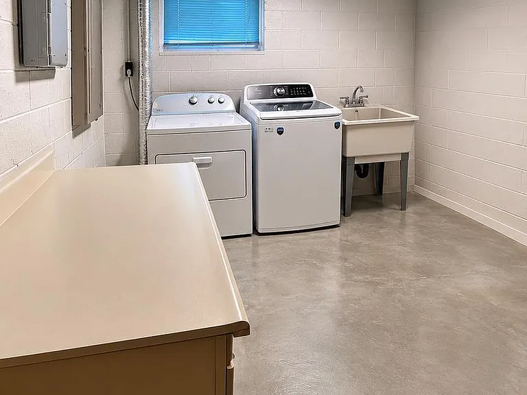 703 Bent Ln — Photo 16
