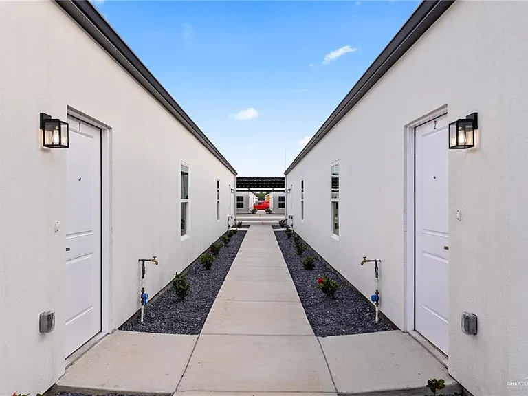2605 Woodpecker St #4 — Photo 3
