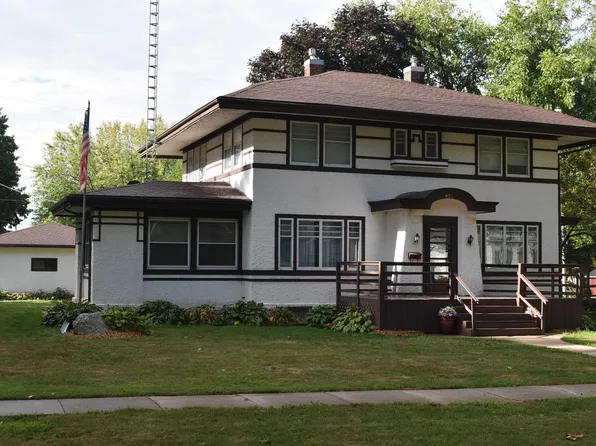 926 Pleasant St, Osage, IA 50461
