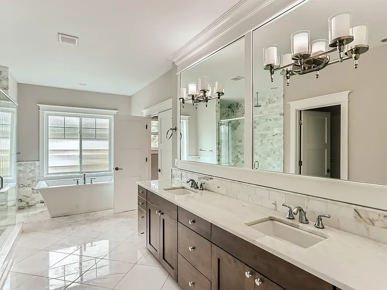 10513 NE 25th St — Photo 13