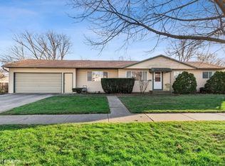 861 N Norman Ln, Wheeling, IL 60090