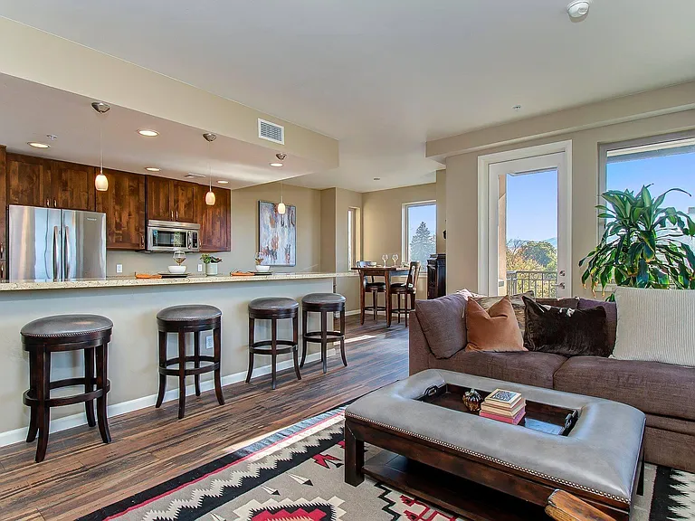 323 W Jefferson St #409 — Photo 9