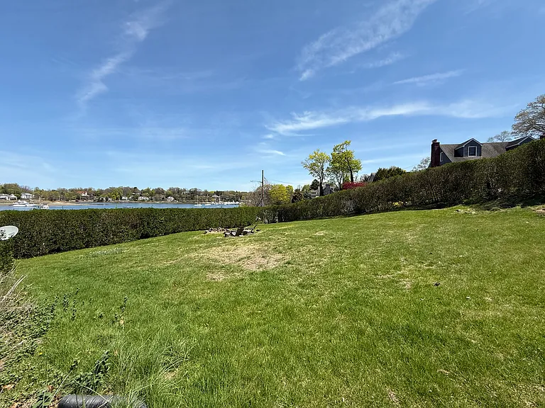 293 W Shore Rd #4 — Photo 13