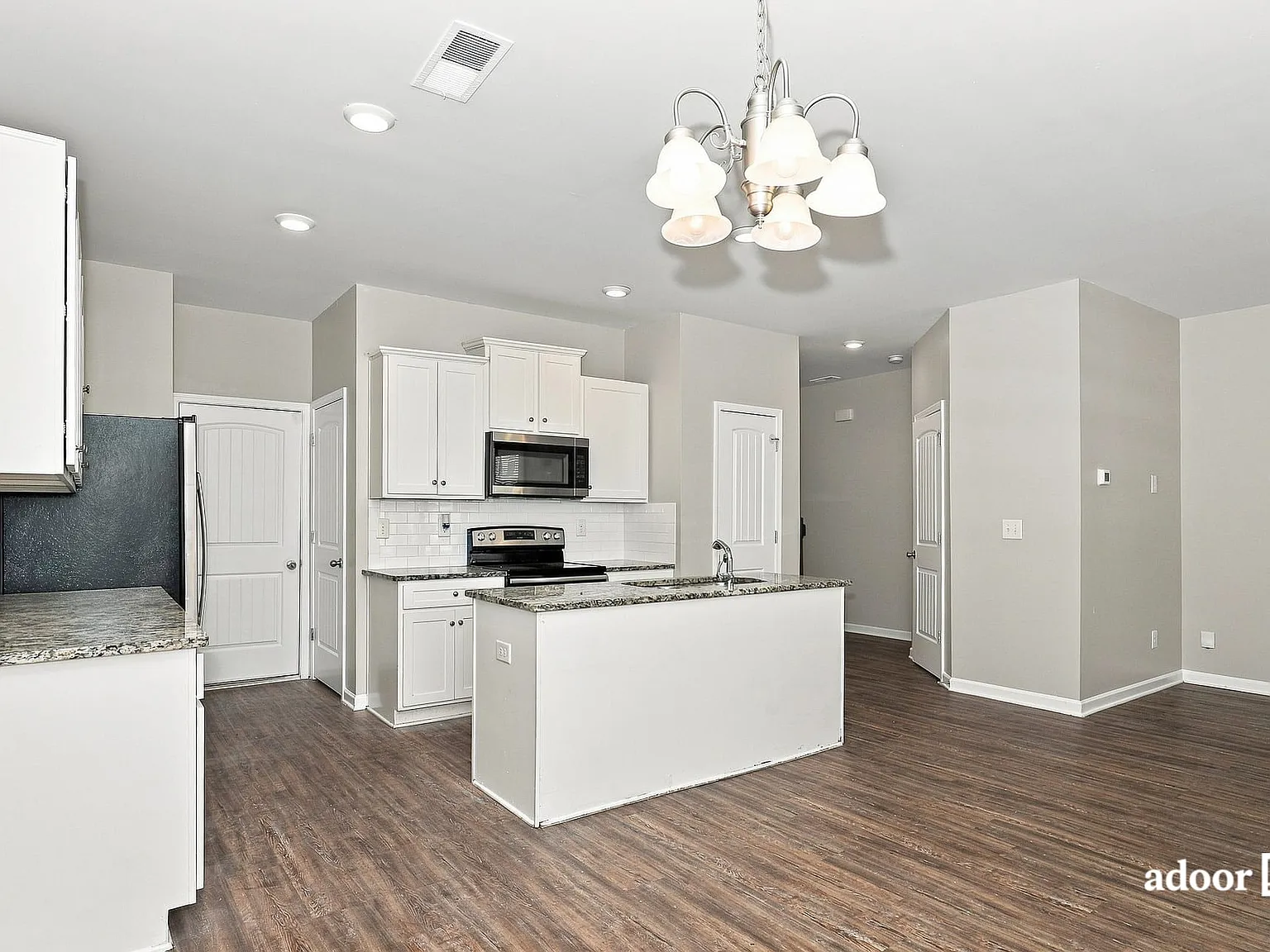 4 bed, 2.5 bath, 1705 sqft, $2,045 — Photo 4