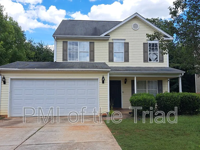 152 Drewsbury Dr — Photo 1