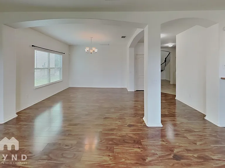 440 Stonebrook Dr — Photo 3