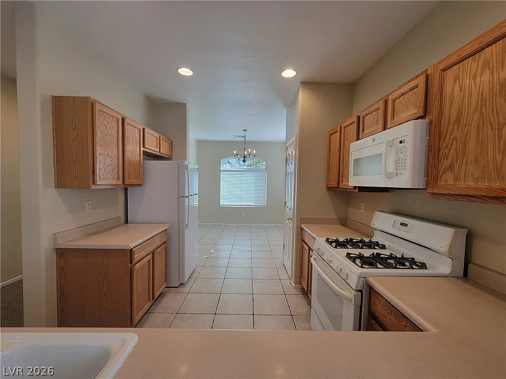 4 bed, 2.0 bath, 1687 sqft, $2,350 — Photo 3