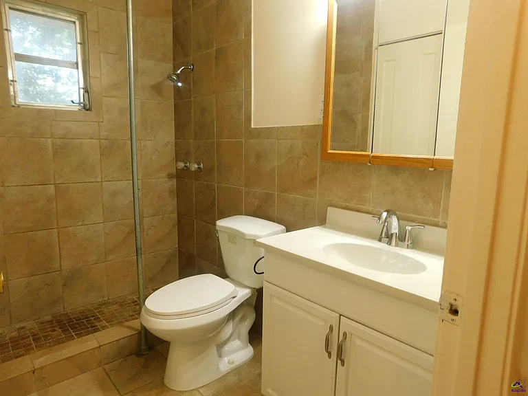 1107 2nd St #8 — Photo 14