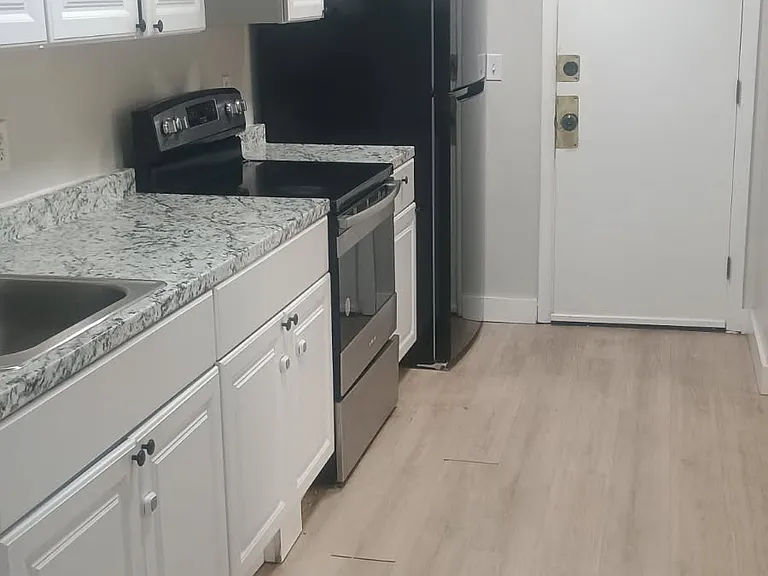 20 Hy Sil Ave #9 — Photo 5