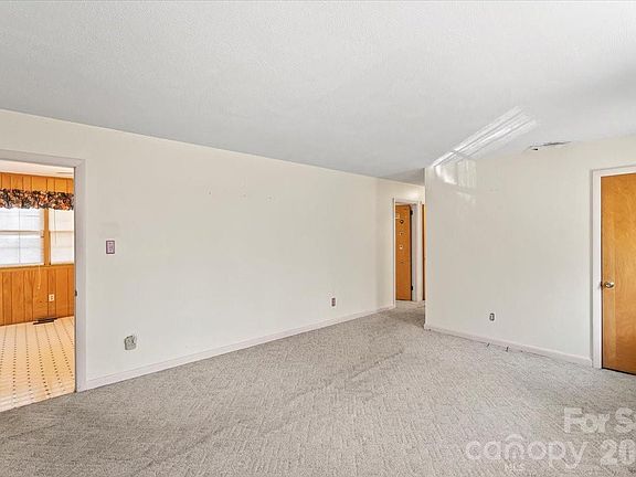 5th image of 411 Brentwood Cir