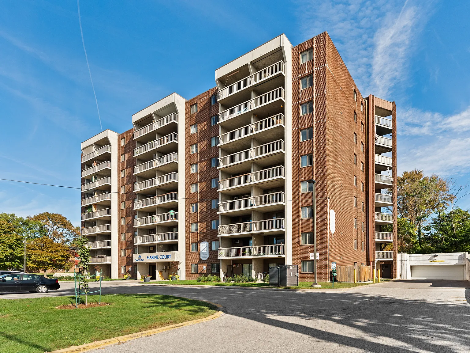 Marine Court Apartments — Photo 1