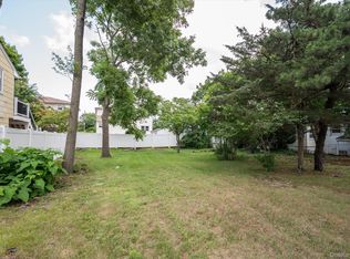 Moore Pl, Melville, NY 11747