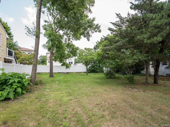 Moore Place, Melville, NY 11747