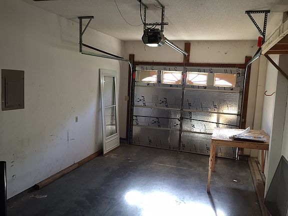 4th image of 236 Kathleen Ct