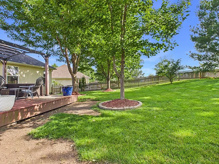 116 Deerfield Dr — Photo 50