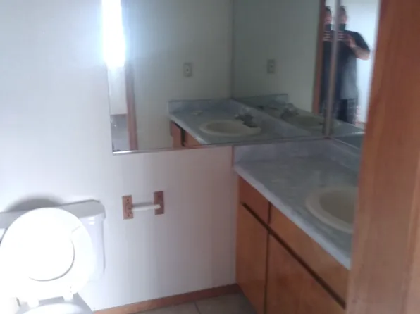 1296 W San Mateo Ave, Tulare, CA 93274