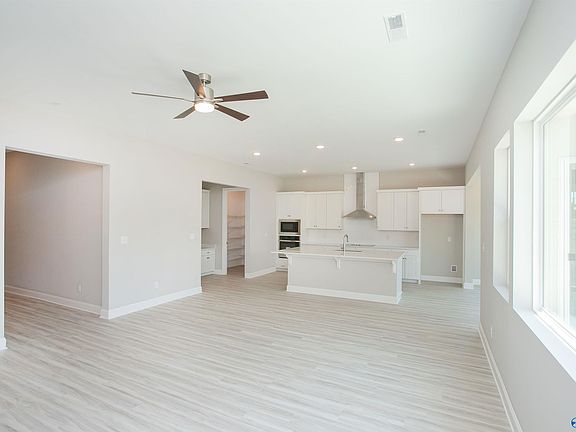 3rd image of 110 Jude Ln