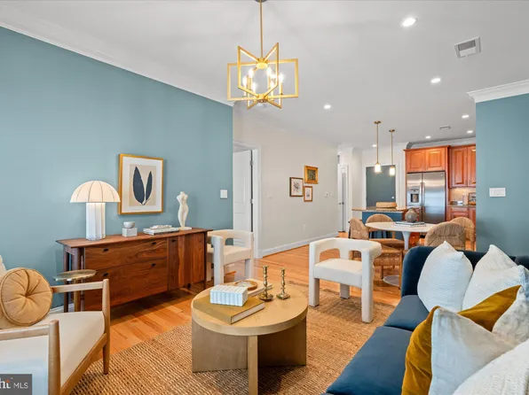 1023 N Royal St Unit 203, Alexandria, VA 22314