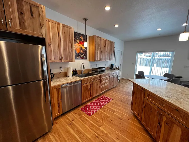 402 Mountain View Dr — Photo 3