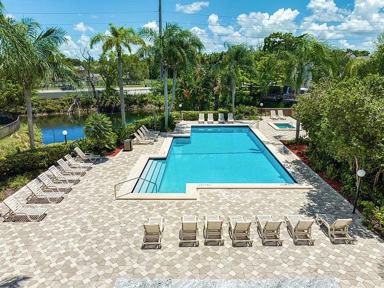 Emerald Palms Apartment Homes — Photo 39