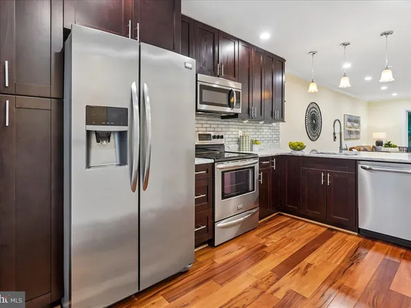 8562 Springfield Oaks Dr, Springfield, VA 22153