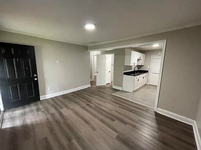 3 bed, 2.0 bath, 1949 sqft, $1,300 — Photo 3