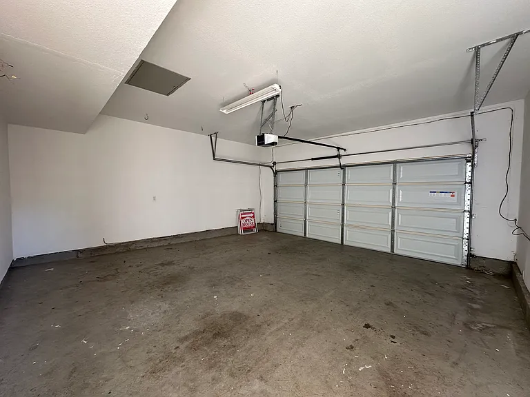 322 S Central Pkwy — Photo 28