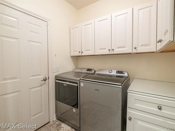 5th image of 3172 Ivy Ln