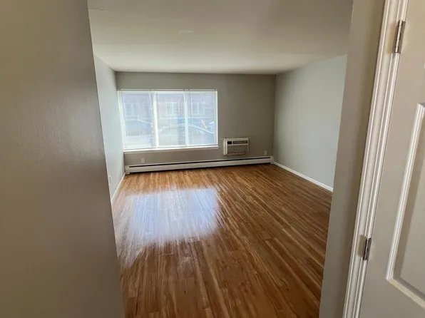 2705 N Oakland Ave, Milwaukee, WI 53211