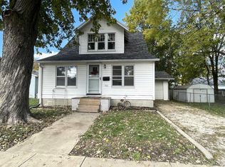 706 E 12th St, Sterling, IL 61081