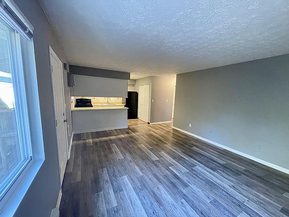 2nd image of 480 Massillon Rd #L