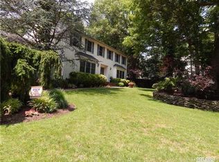 18 Oak Hills Dr, Rocky Point, NY 11778