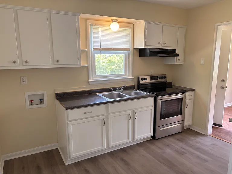 3293 Ashland St — Photo 5