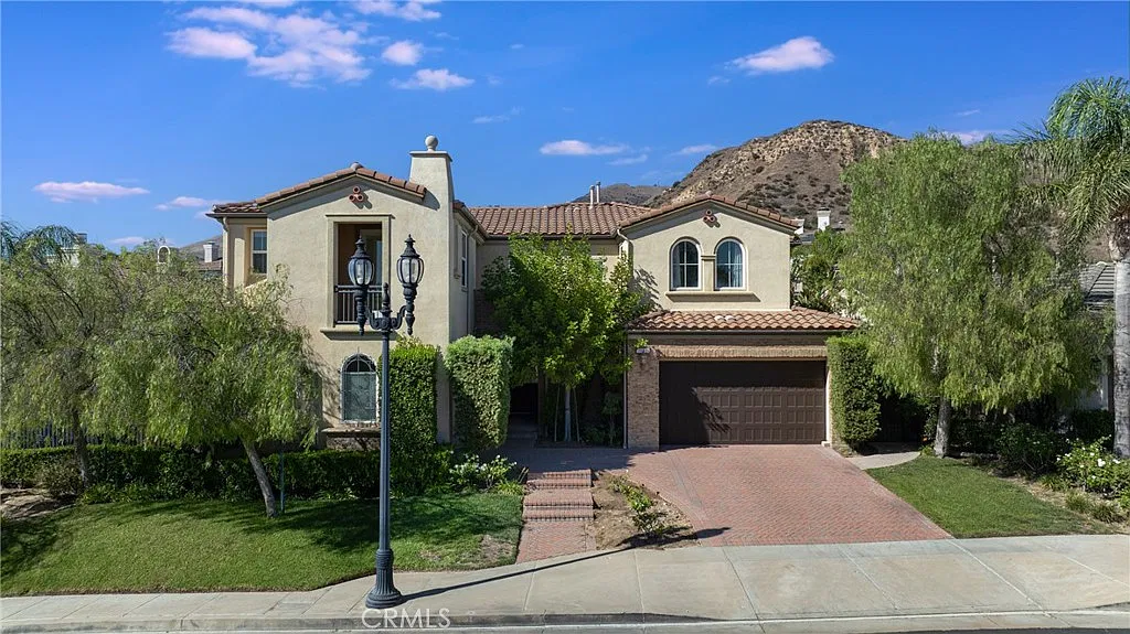 5 bed, 5192 sqft, $9,500 — Photo 1