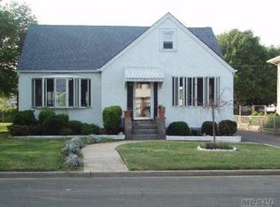 30 E Beach Promenade, Lindenhurst, NY