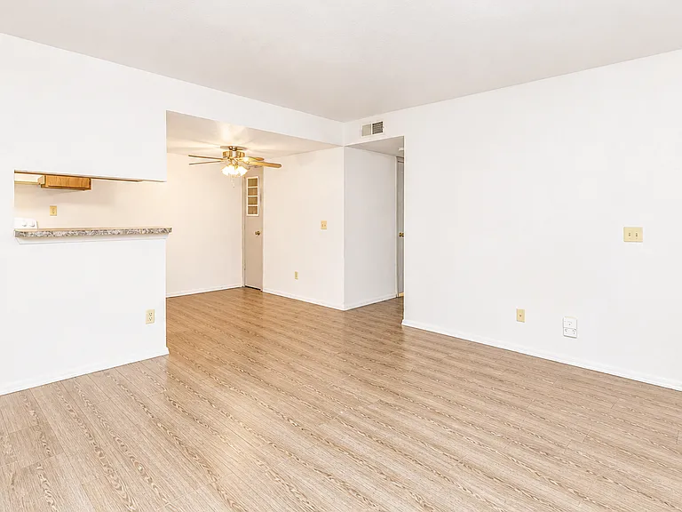 Riverbend Apartments — Photo 29