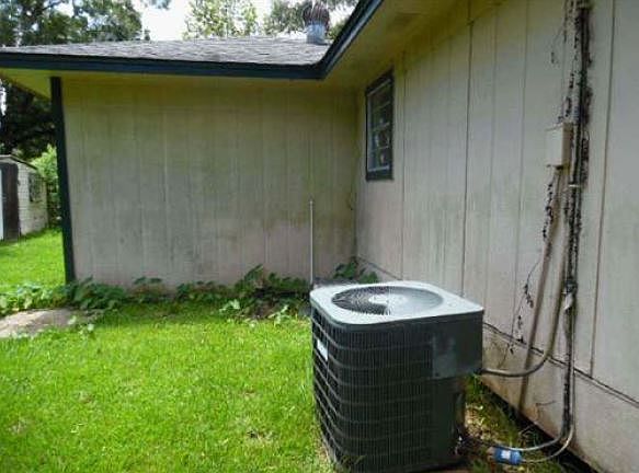 2nd image of 1390 Shady Ln