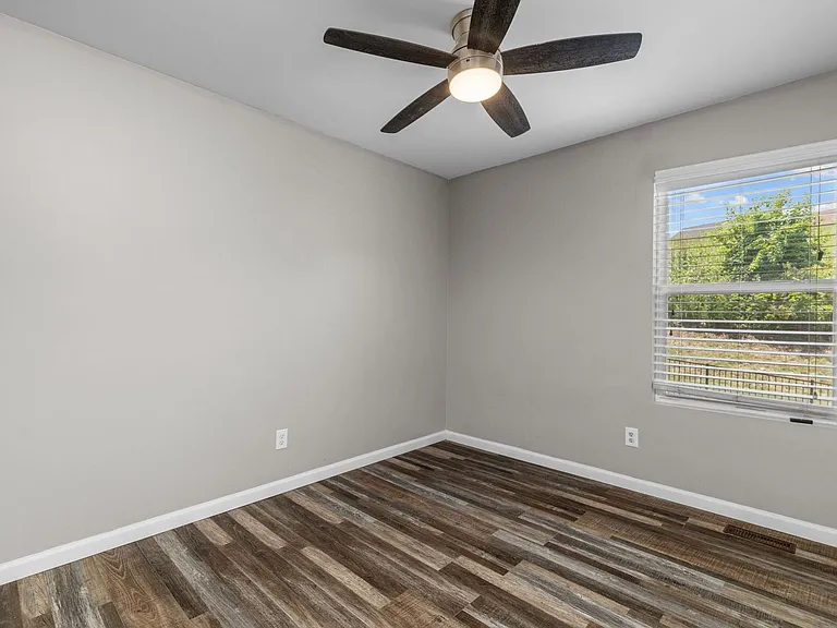 6593 Buckingham Palace Dr — Photo 31