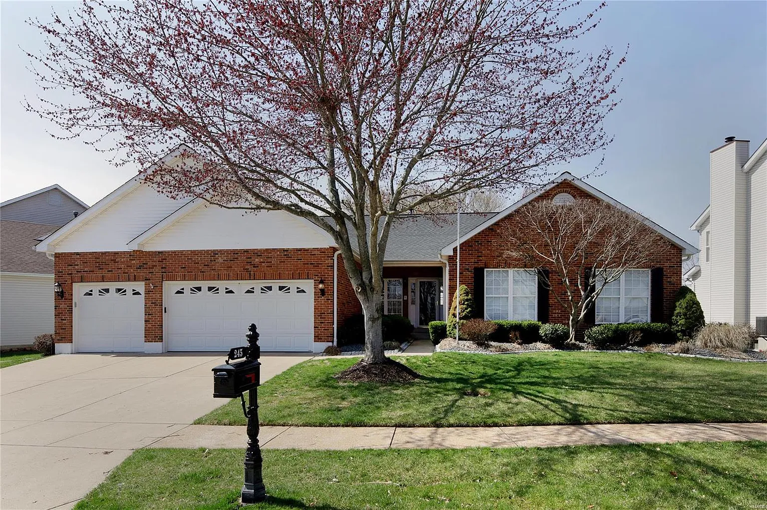 245 Harbour Pointe Dr photo 1