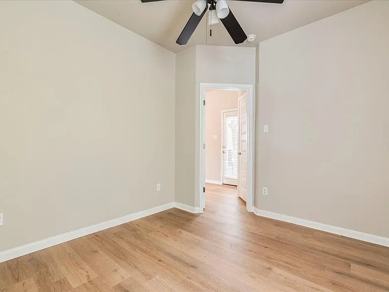 2924 Bond Dr #4C — Photo 13