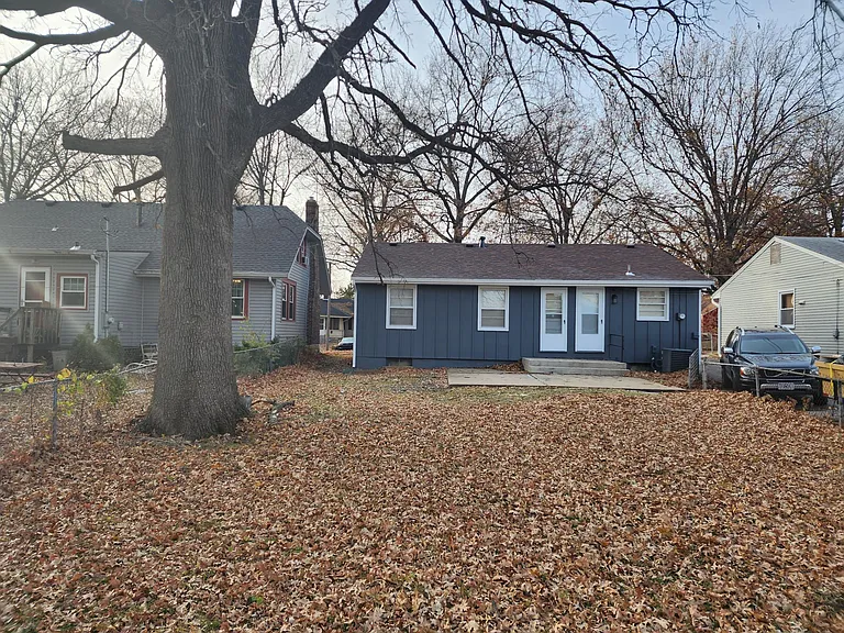 7331 Olive St — Photo 23