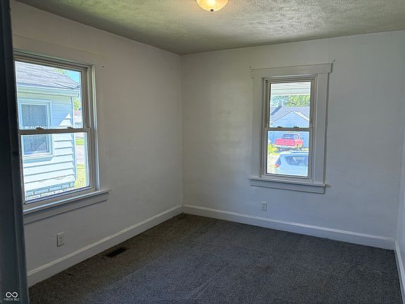 4th image of 3109 S Hackley St