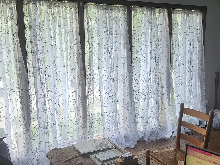 Shared livingroom with full view of one sided curtains