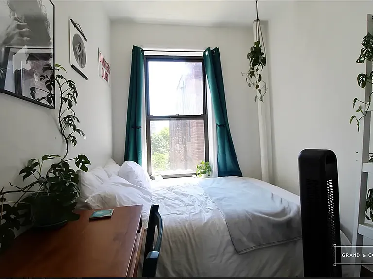 14 Maujer St #10 — Photo 4