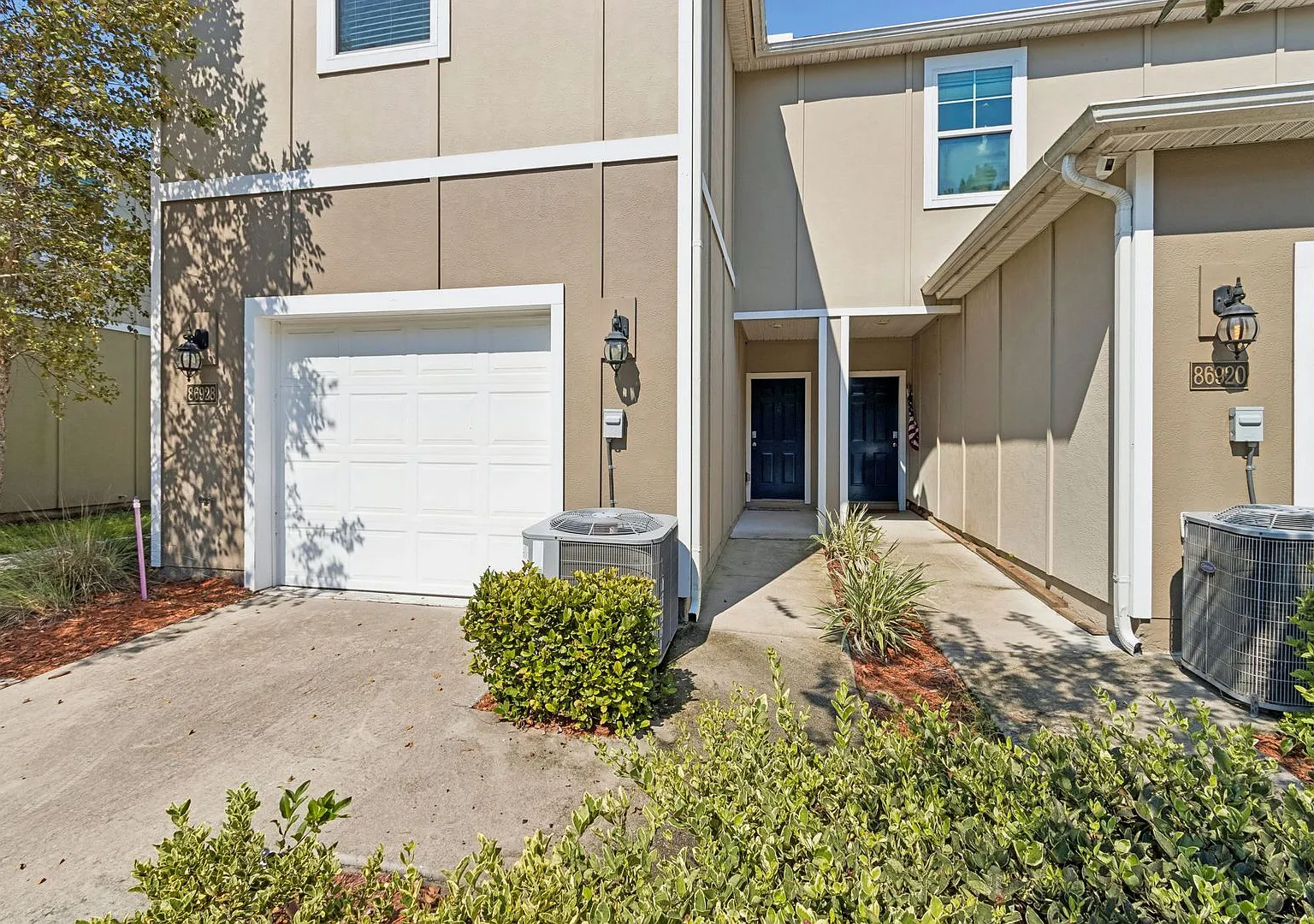 Spacious 3-Bedroom Townhome in Convenient Yulee Location — Photo 2
